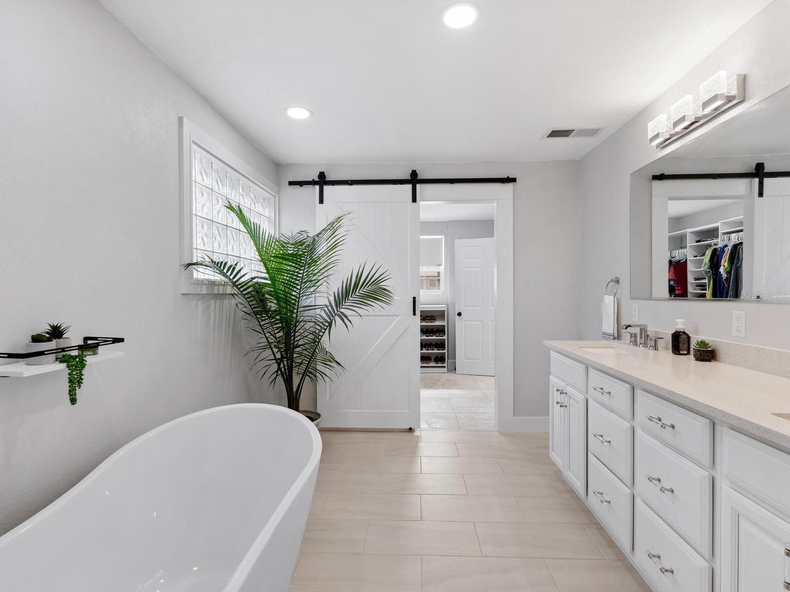 Image 33 of 73 For 221 Lychee Road