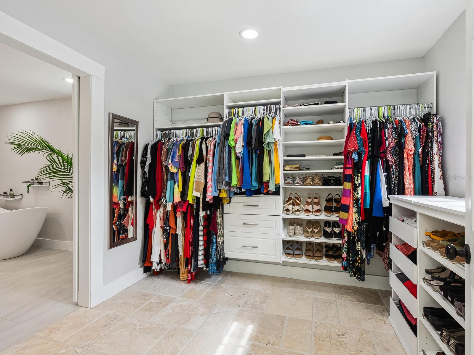 Image 35 of 73 For 221 Lychee Road