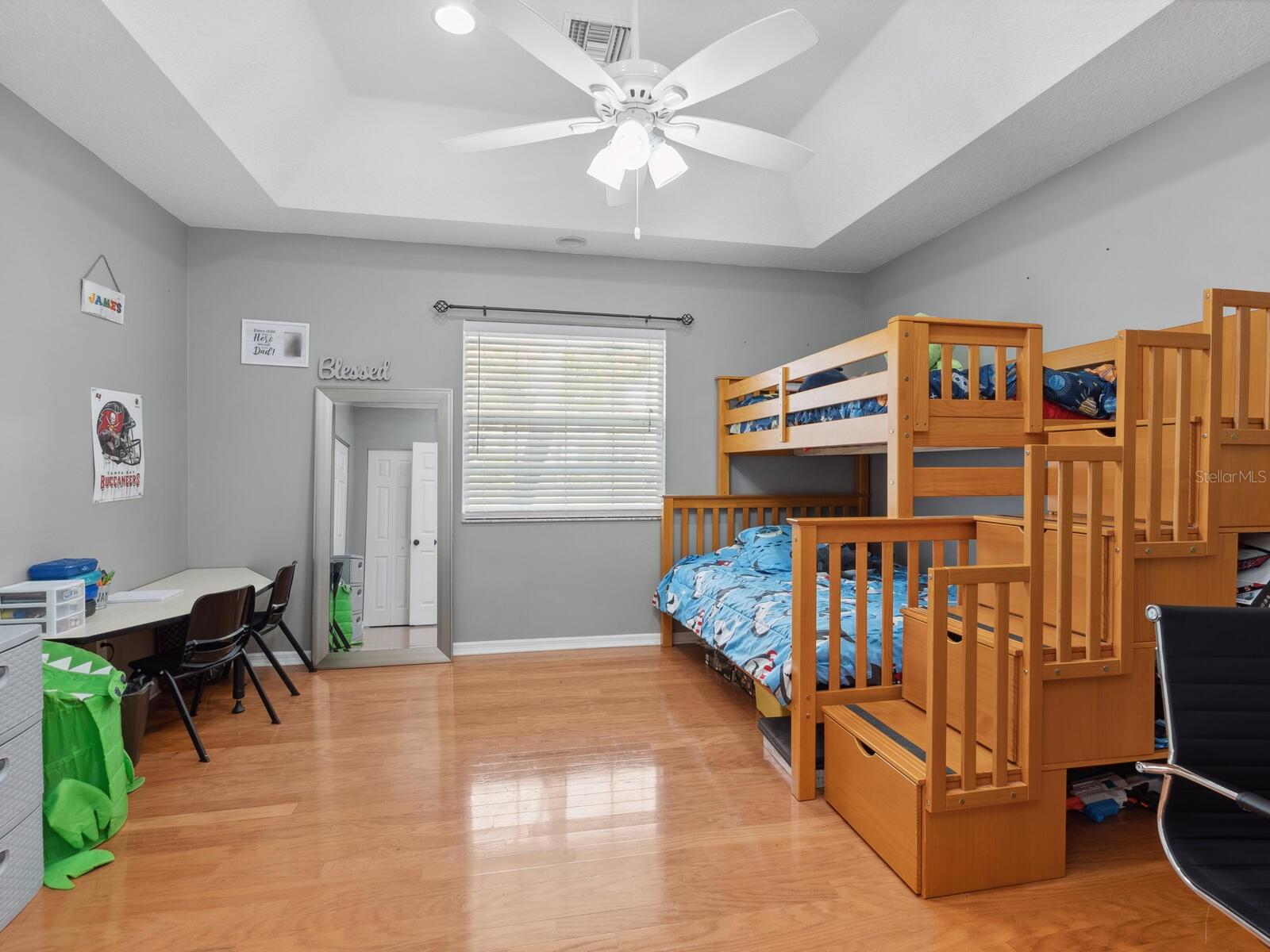 Image 43 of 73 For 221 Lychee Road