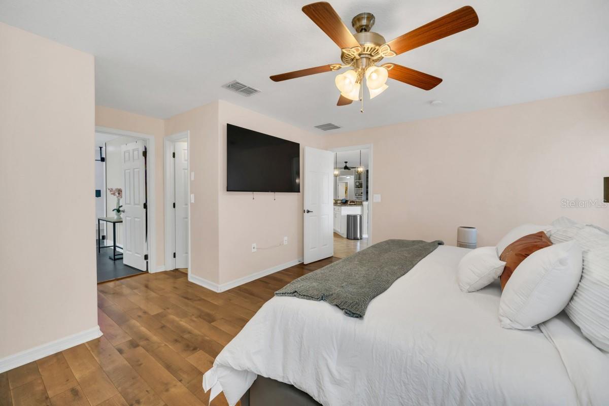 Image 35 of 41 For 9420 Ivywood Street