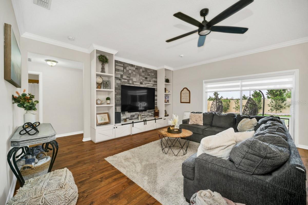 Image 4 of 41 For 9420 Ivywood Street