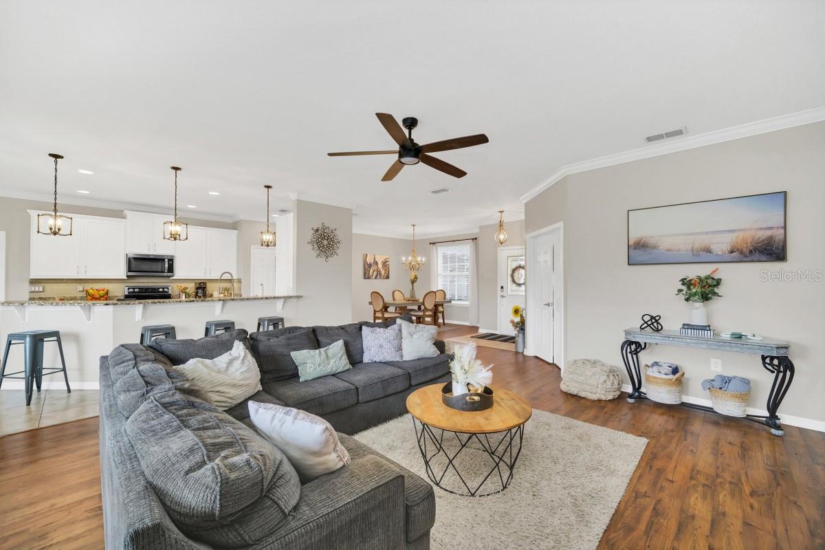 Image 6 of 41 For 9420 Ivywood Street