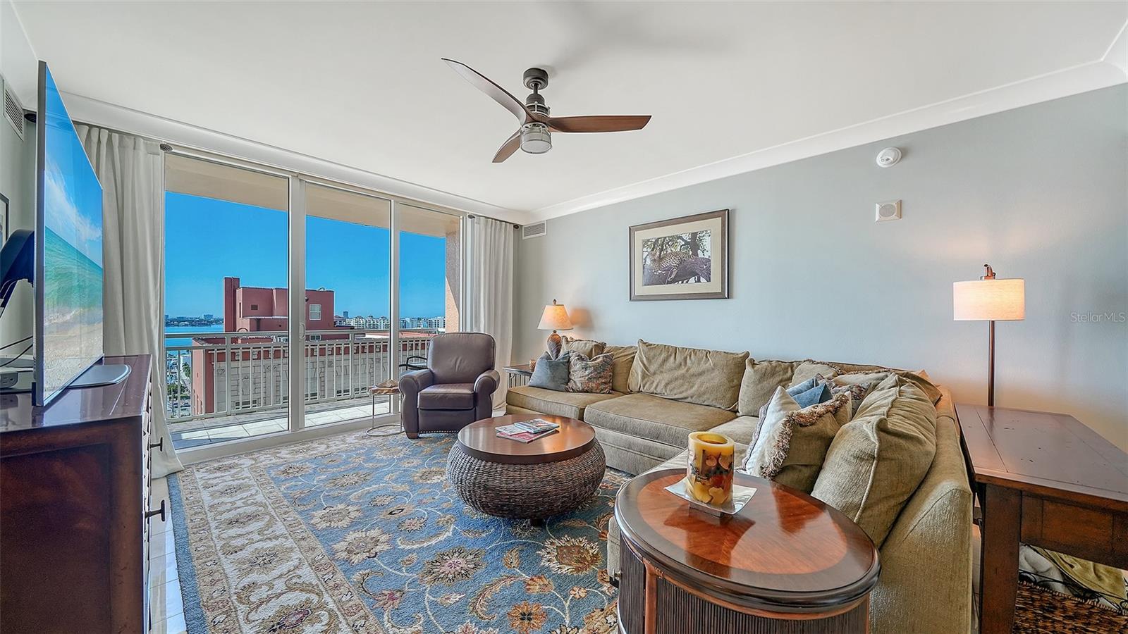 Image 5 of 78 For 1350 Main Street 1208