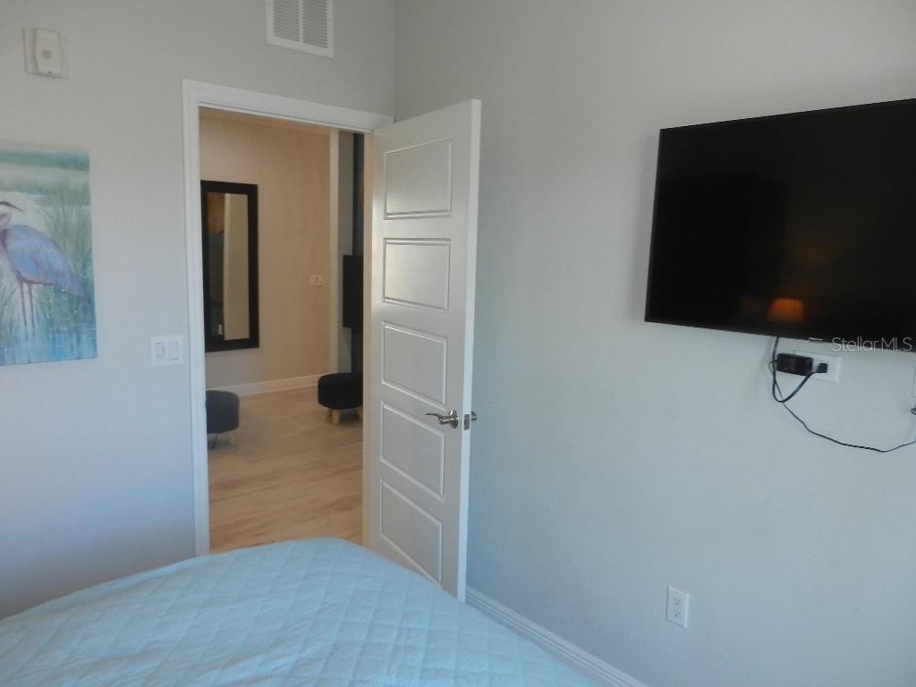 Image 19 of 58 For 6732 Sarasea Circle 104c