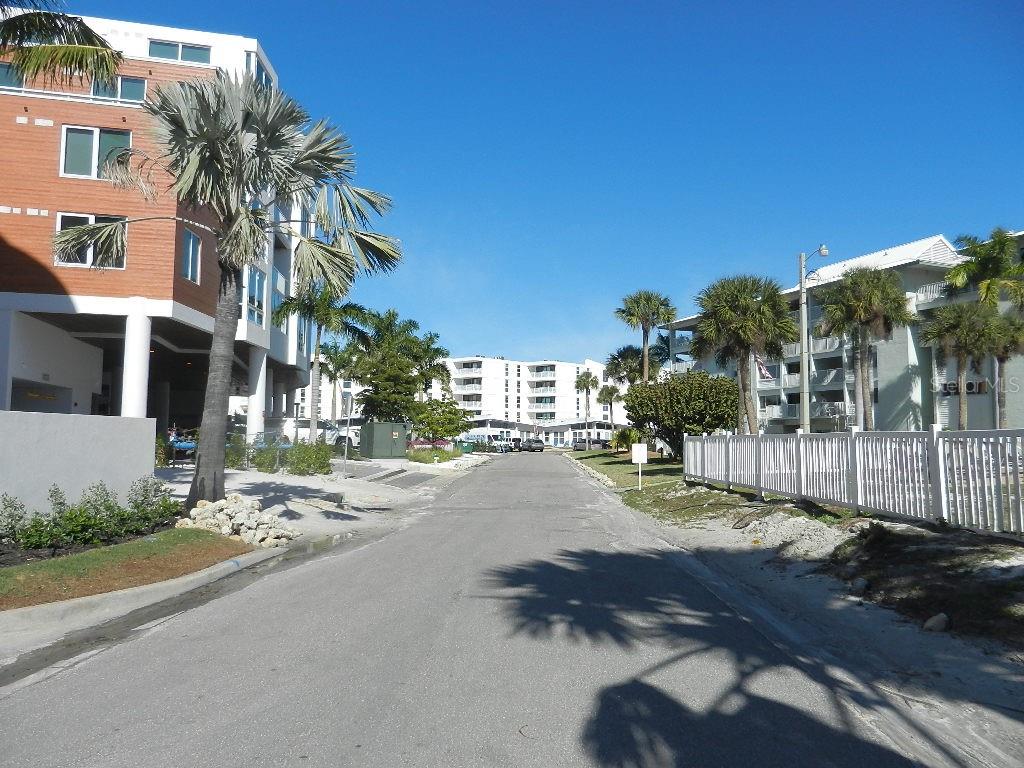 Image 40 of 58 For 6732 Sarasea Circle 104c