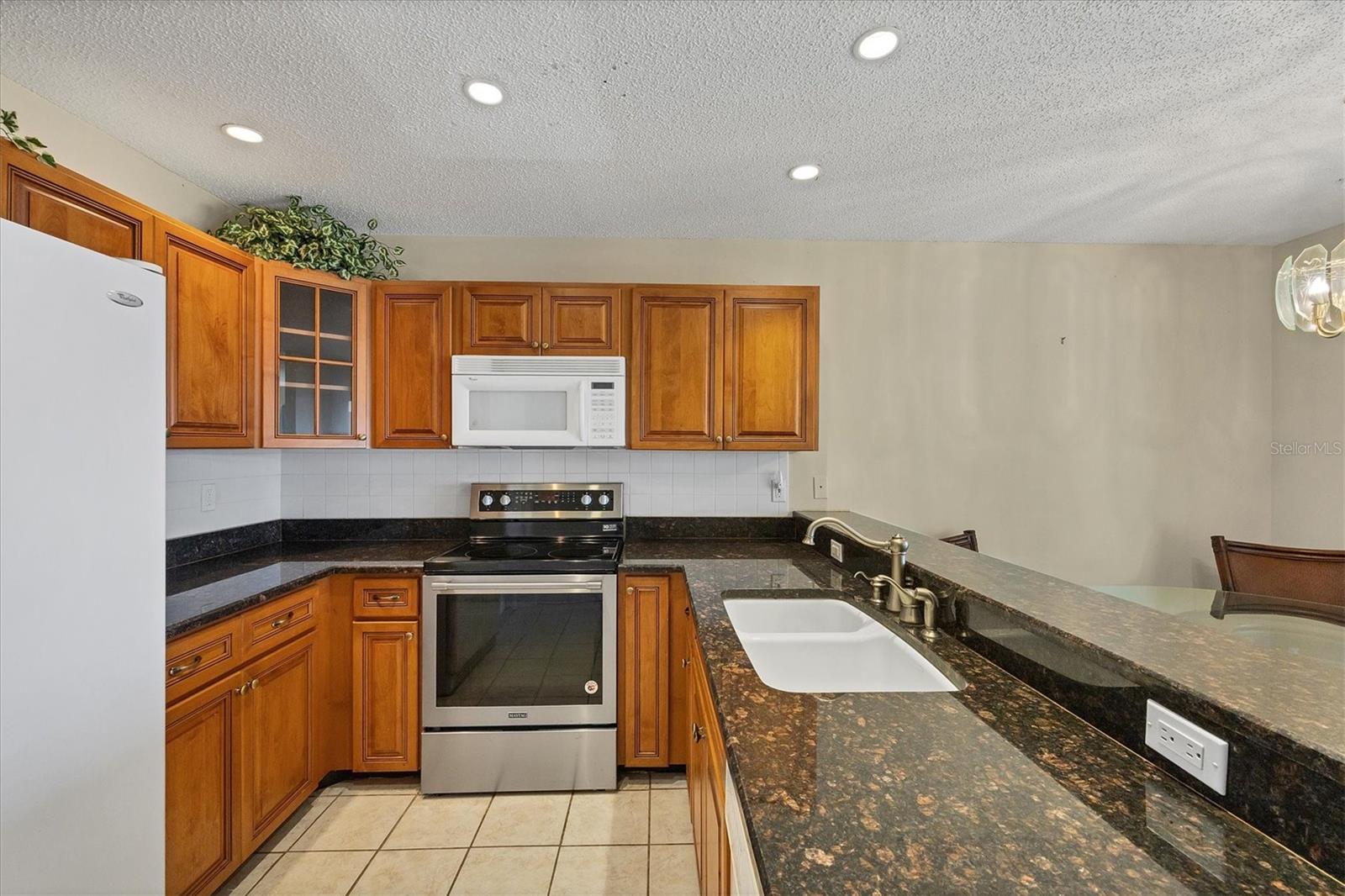 Image 13 of 26 For 4184 Oakhurst Circle W 3154