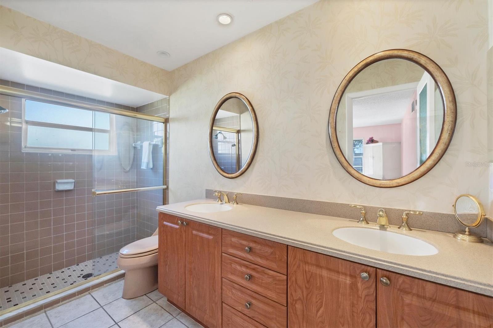 Image 16 of 26 For 4184 Oakhurst Circle W 3154