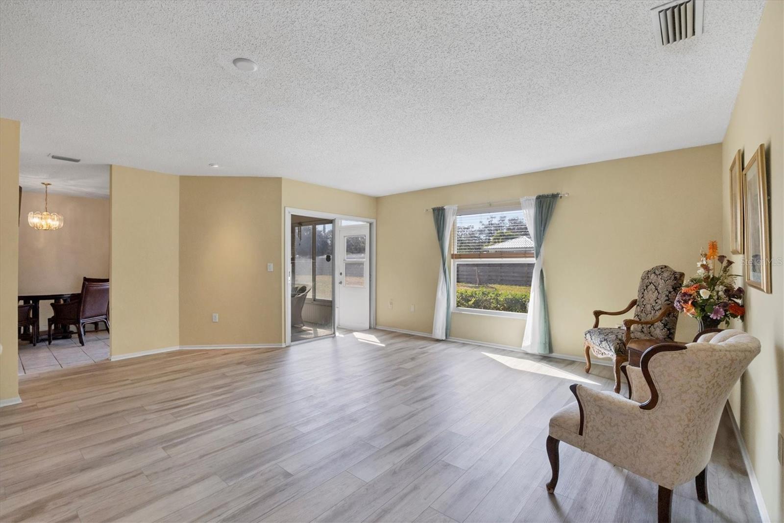 Image 6 of 26 For 4184 Oakhurst Circle W 3154