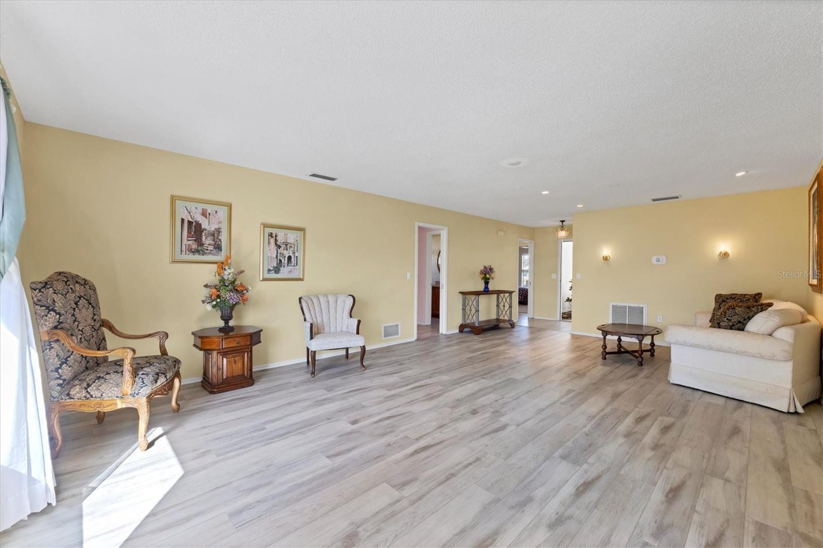 Image 8 of 26 For 4184 Oakhurst Circle W 3154