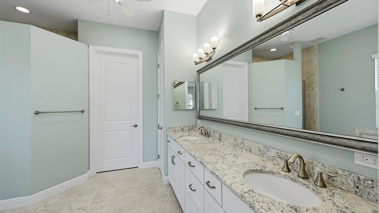 Image 17 of 61 For 5238 Title Row Drive