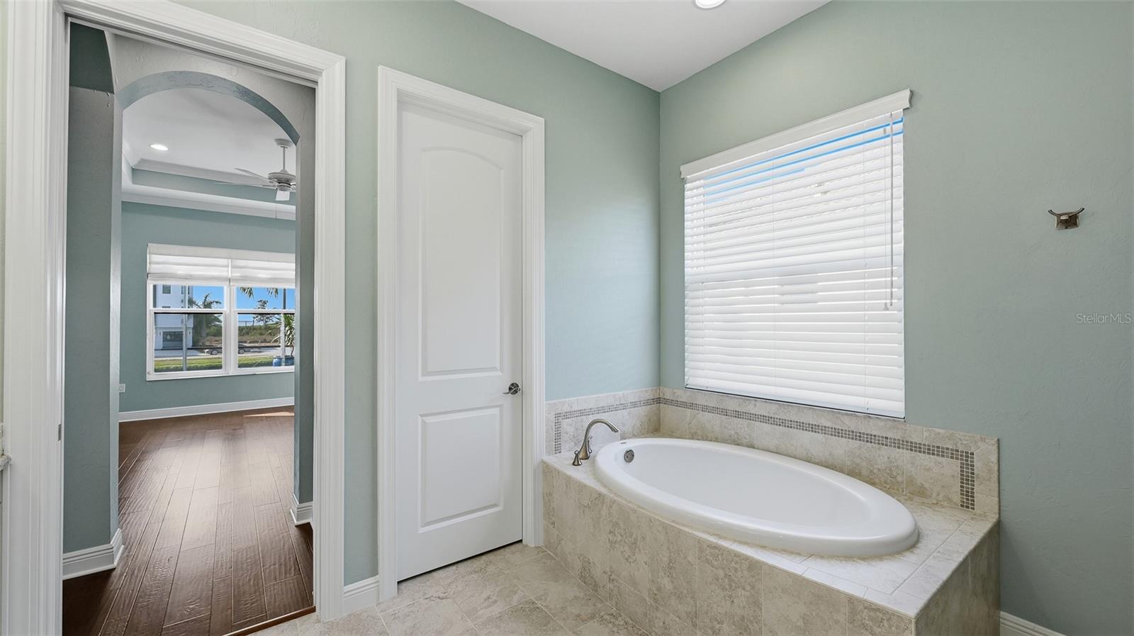 Image 20 of 61 For 5238 Title Row Drive