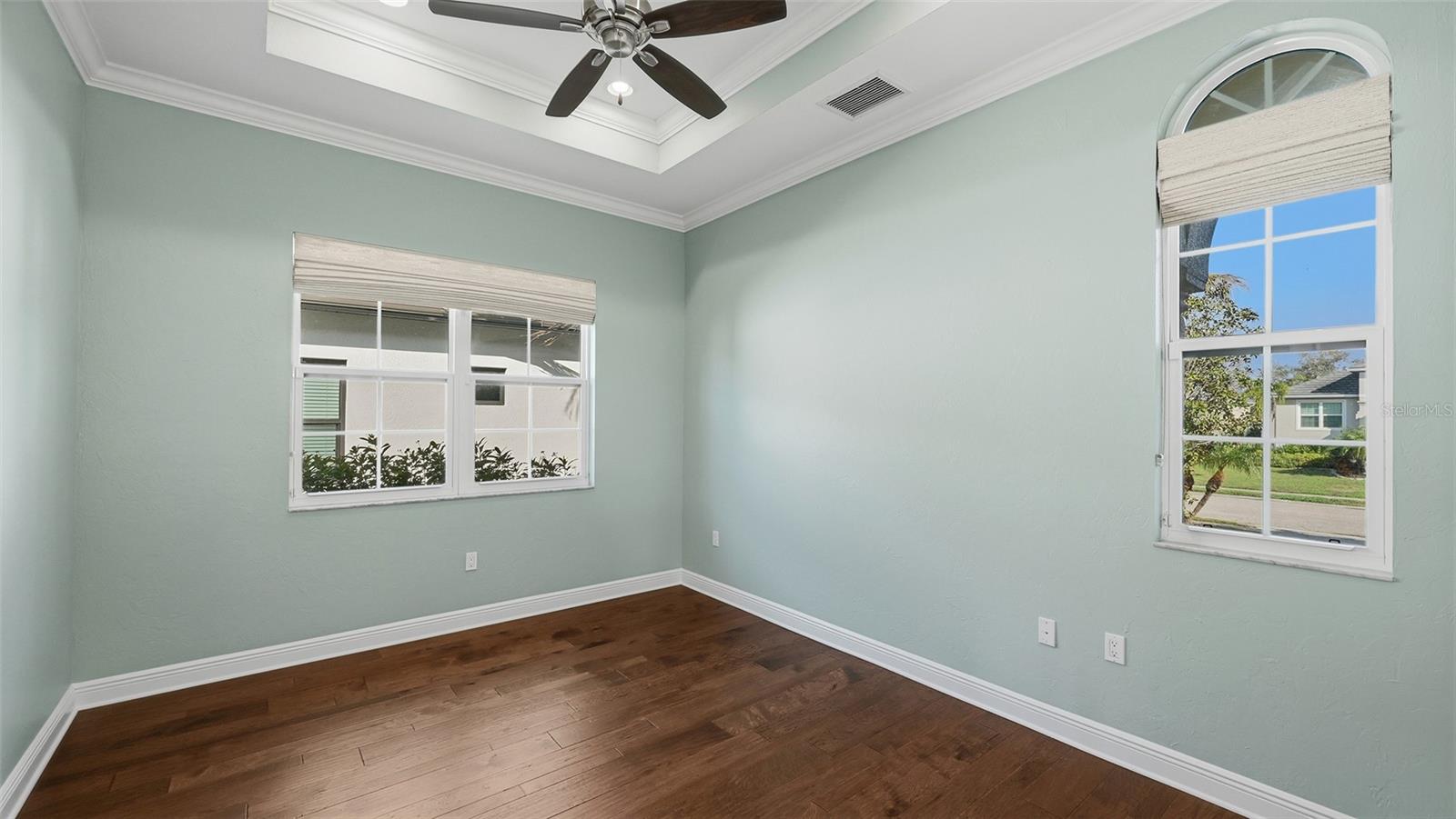 Image 23 of 61 For 5238 Title Row Drive