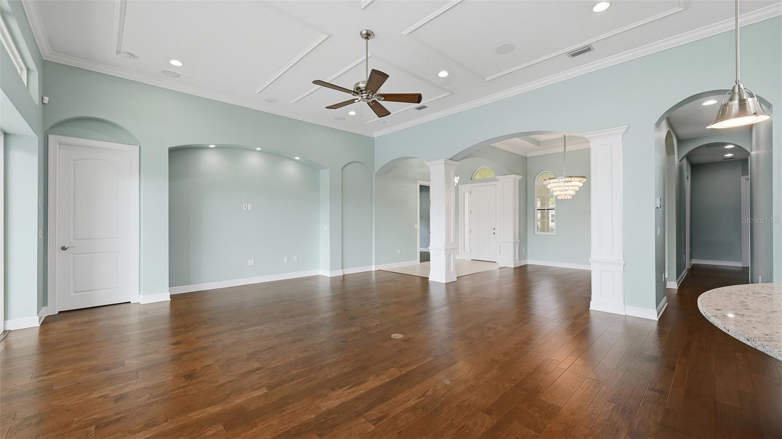 Image 9 of 61 For 5238 Title Row Drive