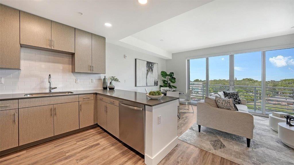 Image 10 of 44 For 1709 Tamiami Trail 502