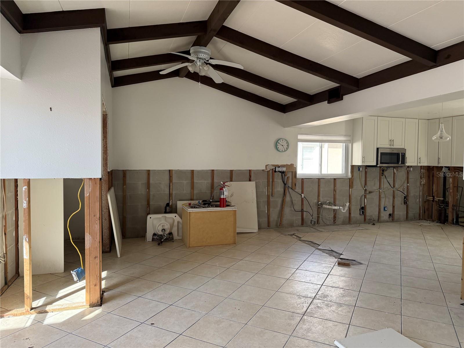 Listing photo id 14 for 2316 Canasta Drive