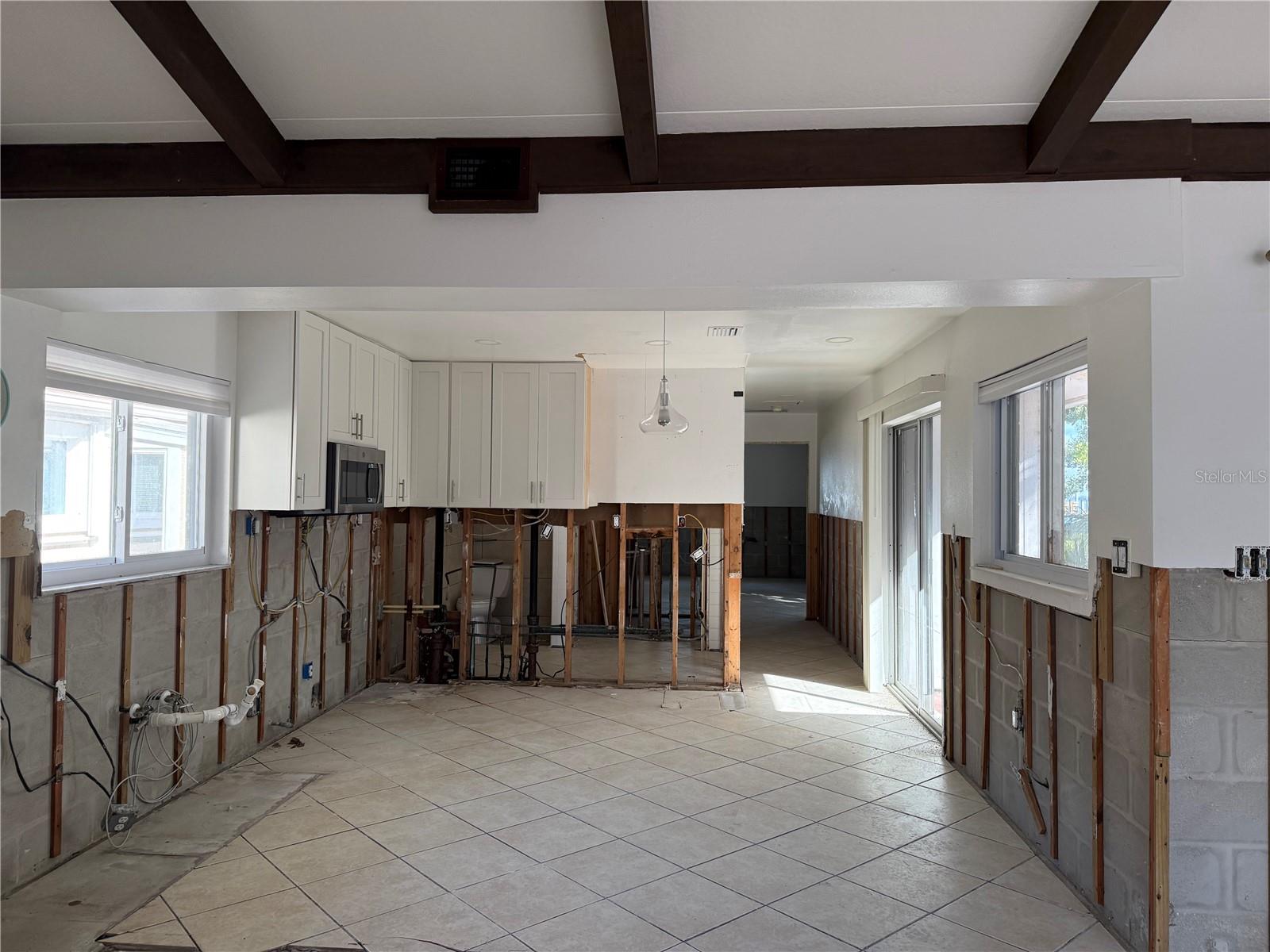 Listing photo id 15 for 2316 Canasta Drive