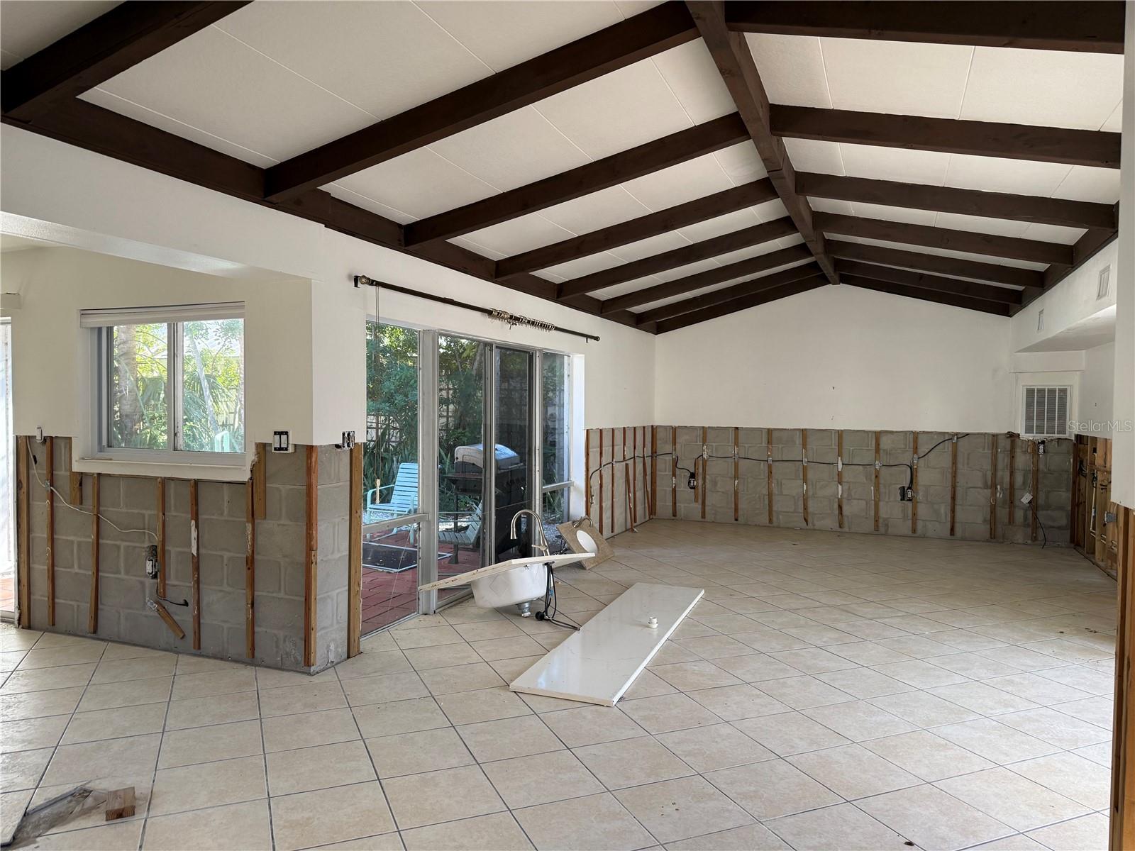 Listing photo id 23 for 2316 Canasta Drive