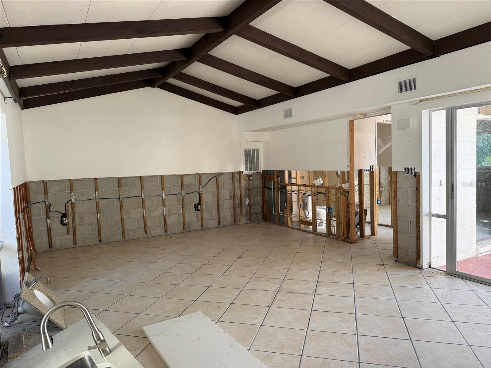 Listing photo id 24 for 2316 Canasta Drive