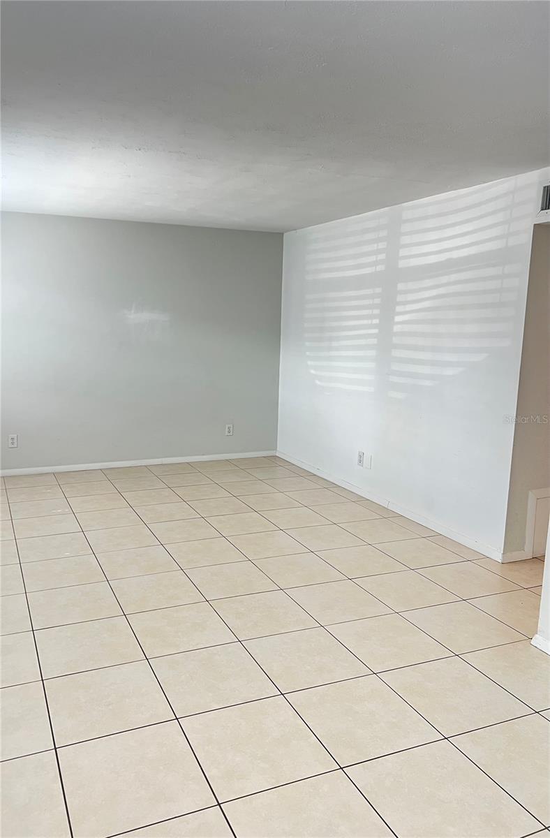 Image 3 of 10 For 2055 Arlington Street