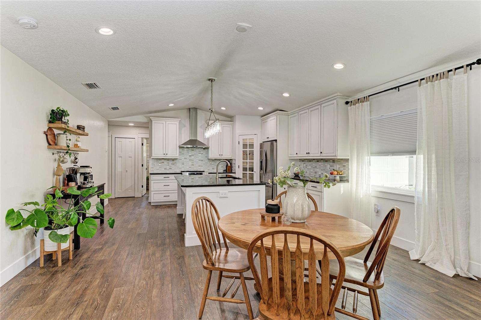 Image 11 of 54 For 606 19th Avenue W