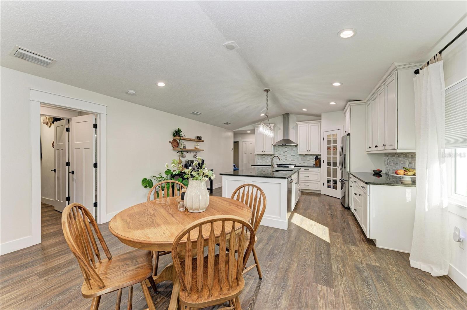 Image 12 of 54 For 606 19th Avenue W