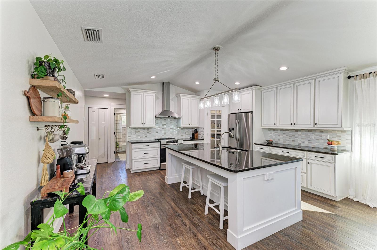 Image 14 of 54 For 606 19th Avenue W