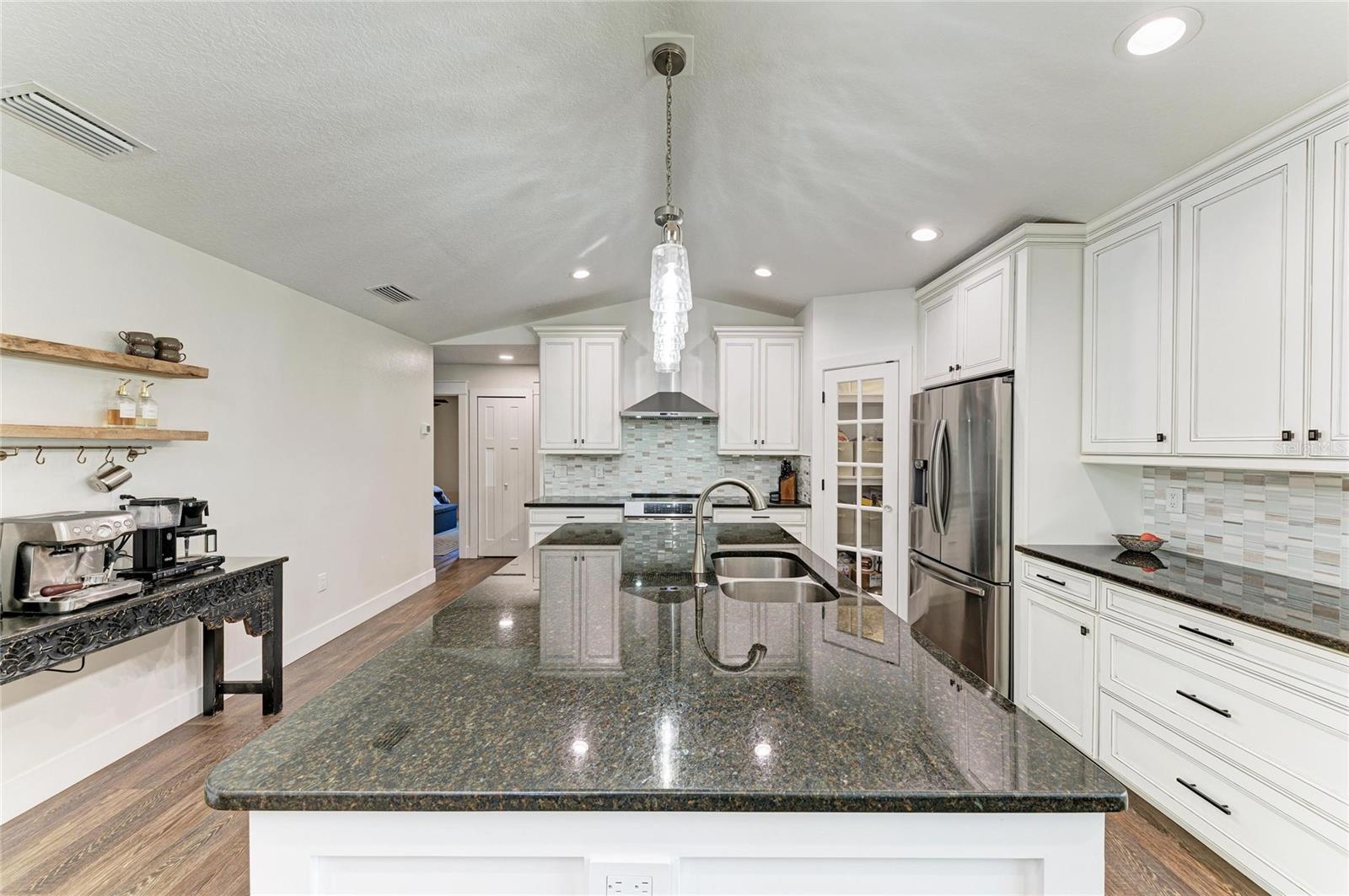 Image 15 of 54 For 606 19th Avenue W