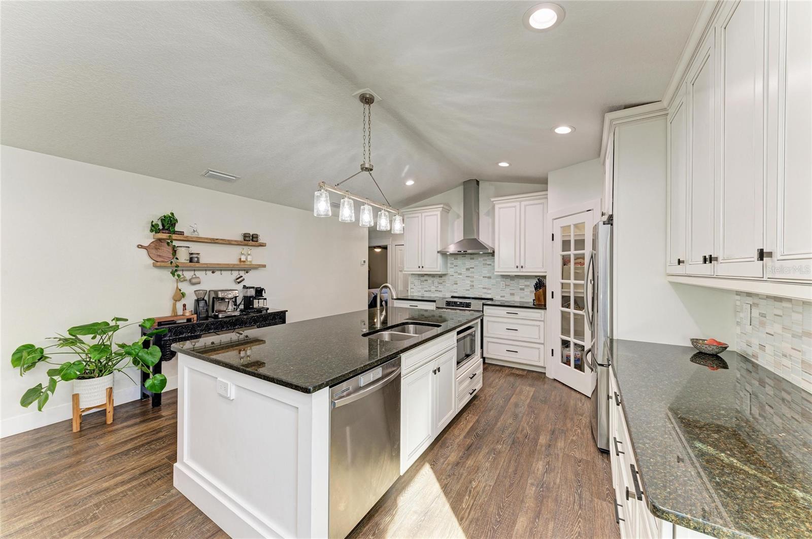 Image 16 of 54 For 606 19th Avenue W