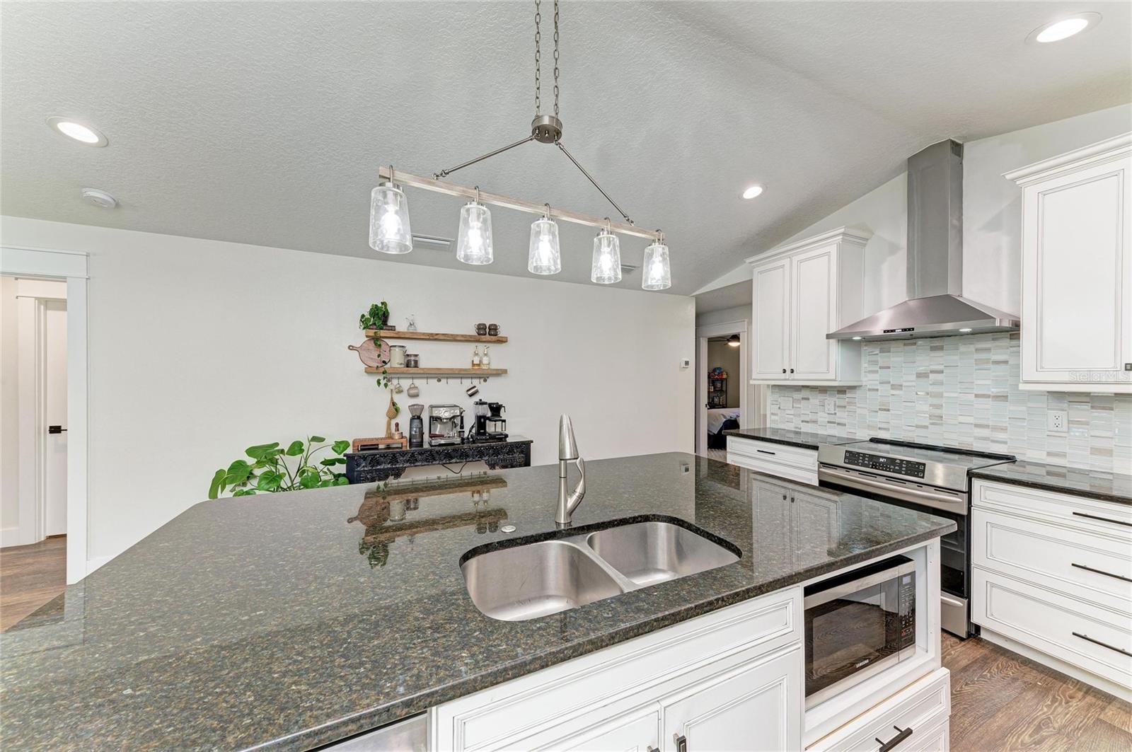 Image 17 of 54 For 606 19th Avenue W