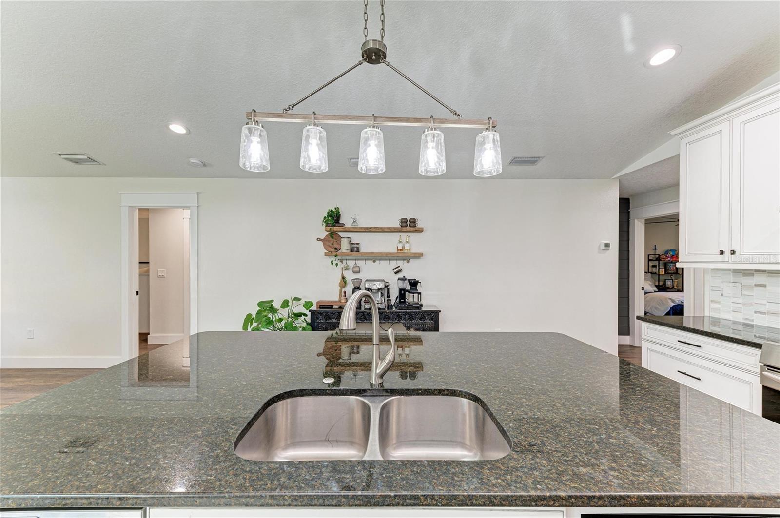 Image 18 of 54 For 606 19th Avenue W