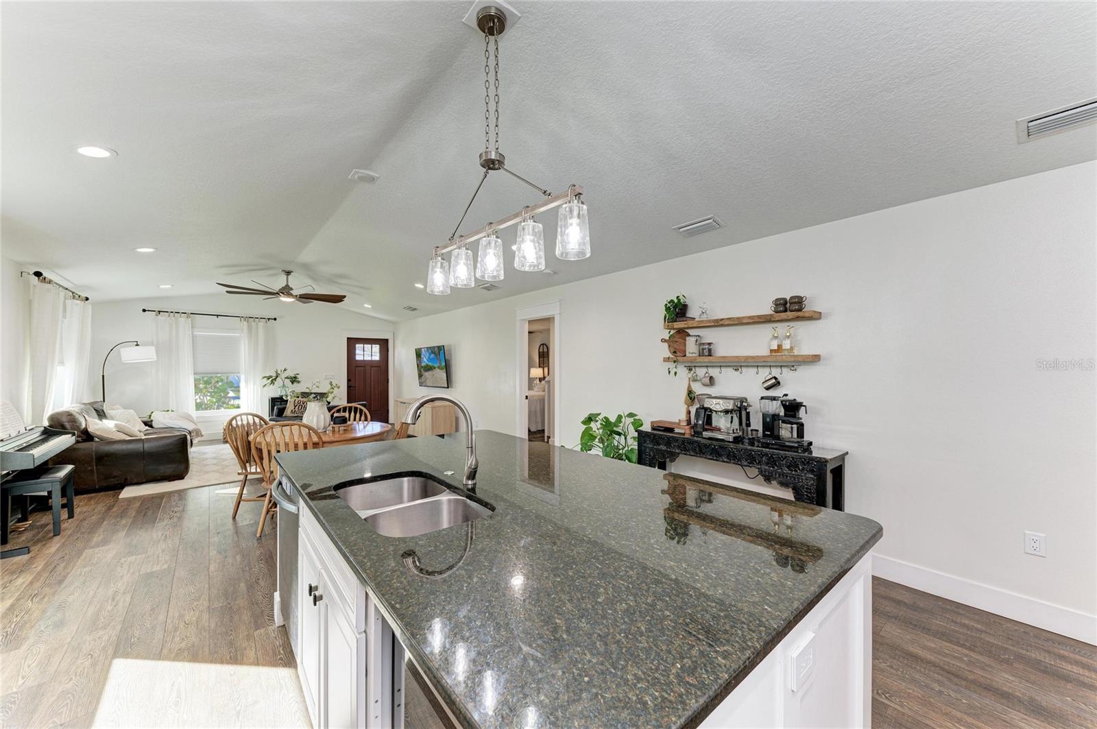 Image 19 of 54 For 606 19th Avenue W