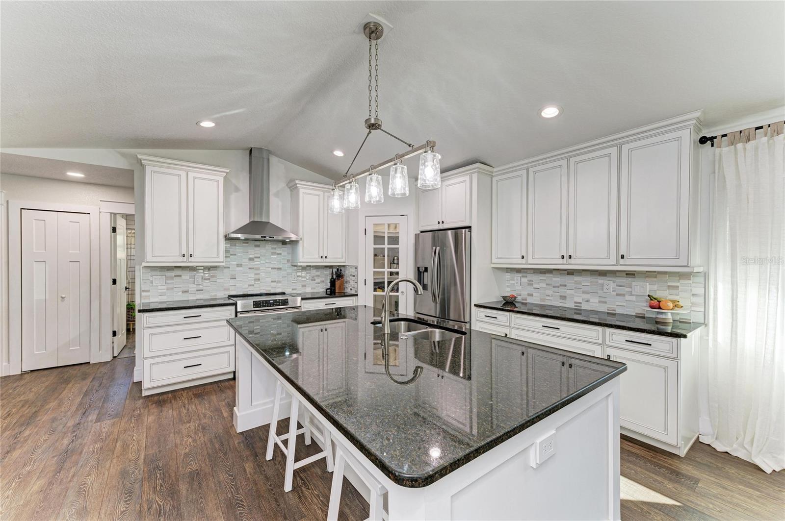 Image 22 of 54 For 606 19th Avenue W