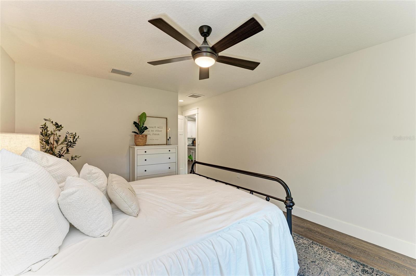 Image 25 of 54 For 606 19th Avenue W