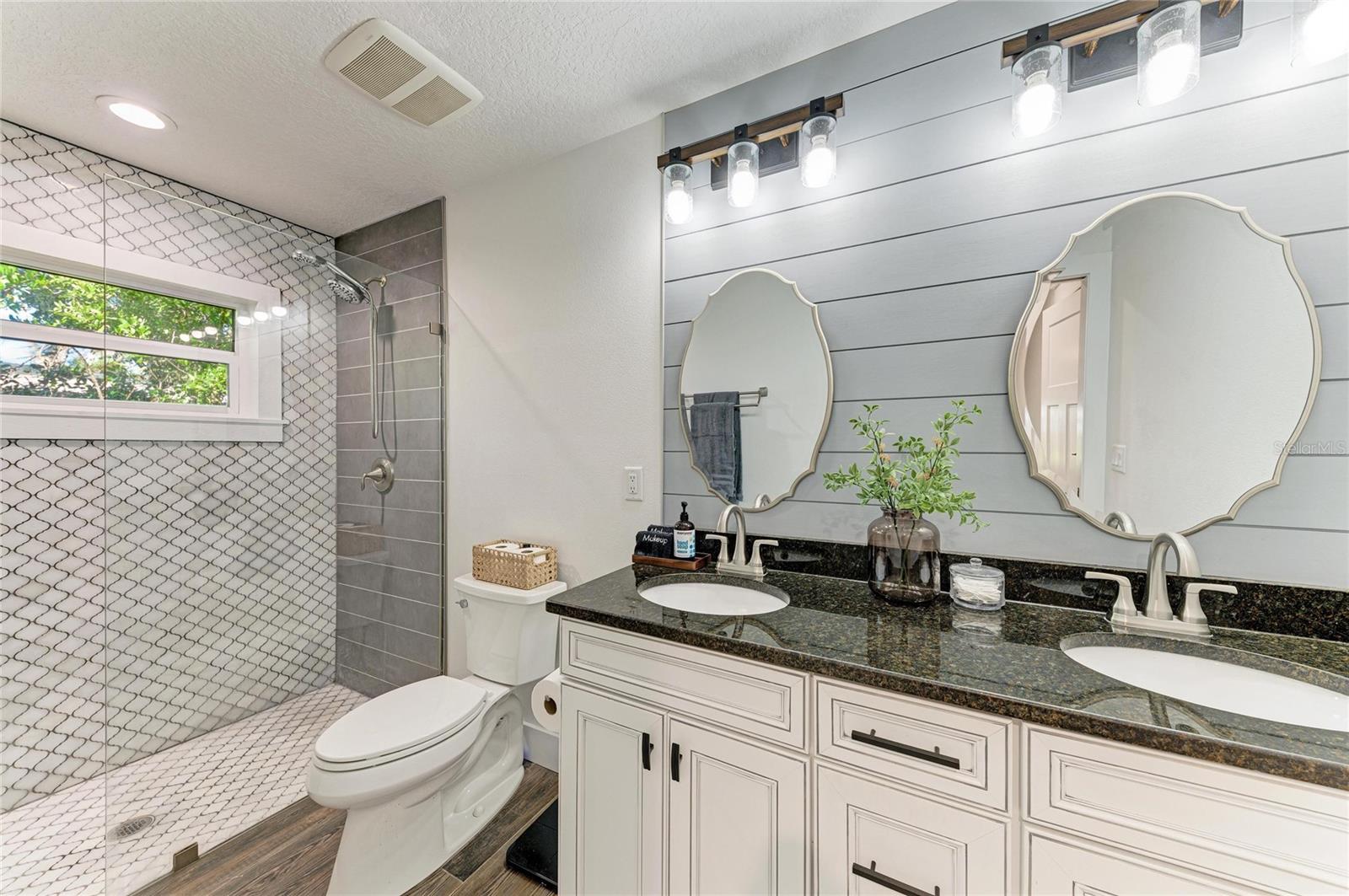 Image 27 of 54 For 606 19th Avenue W