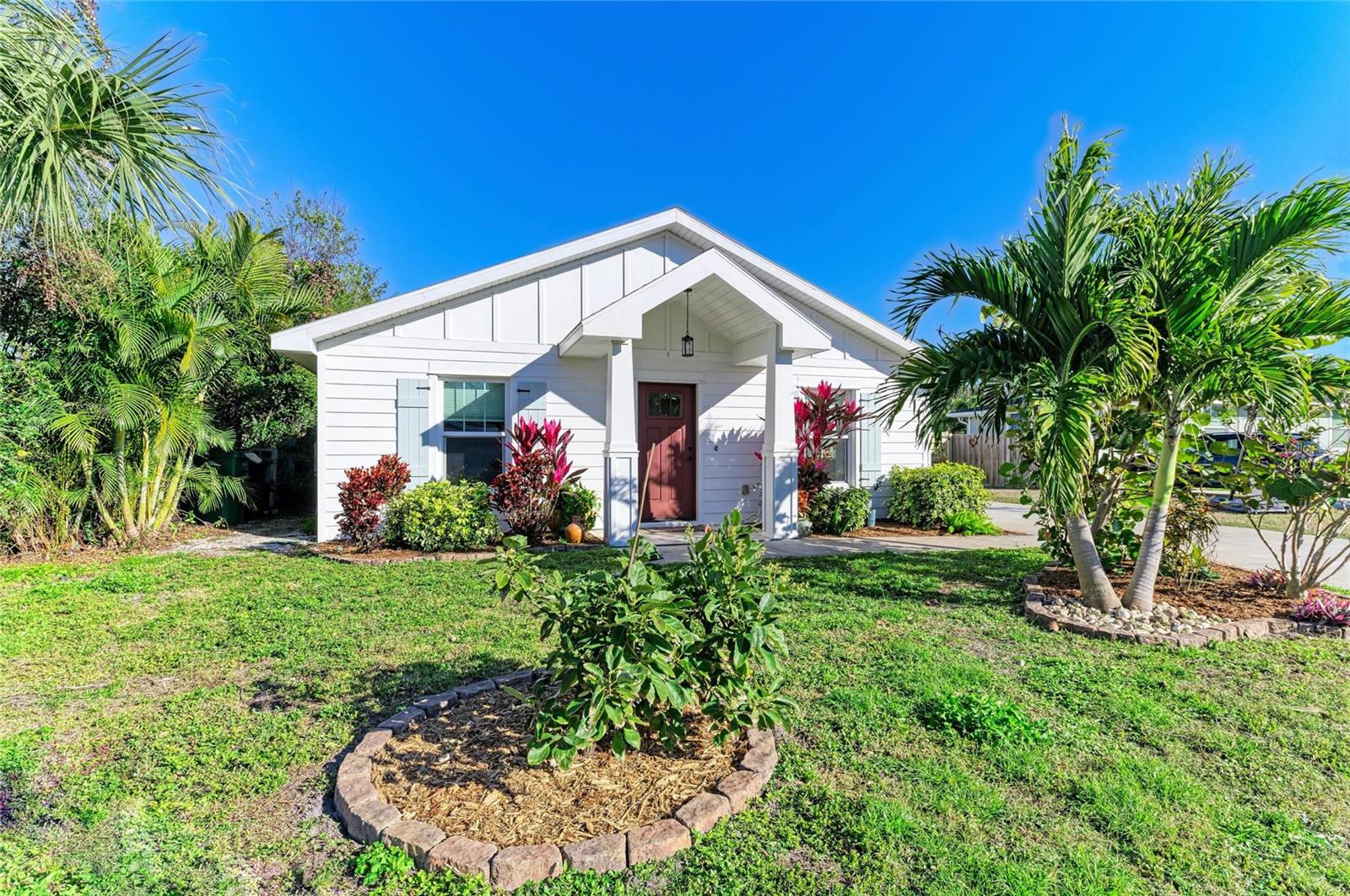 Image 3 of 54 For 606 19th Avenue W