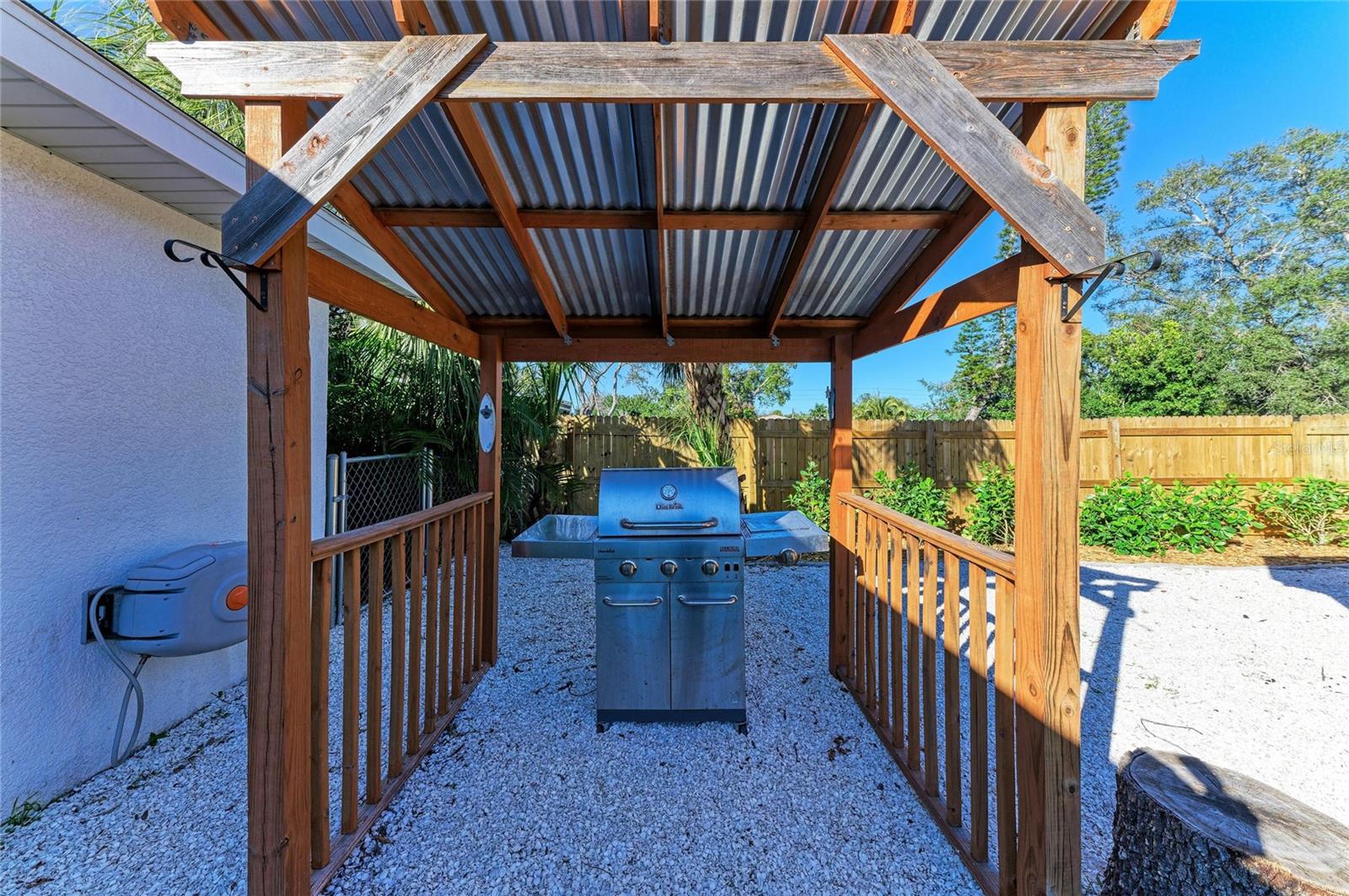 Image 39 of 54 For 606 19th Avenue W