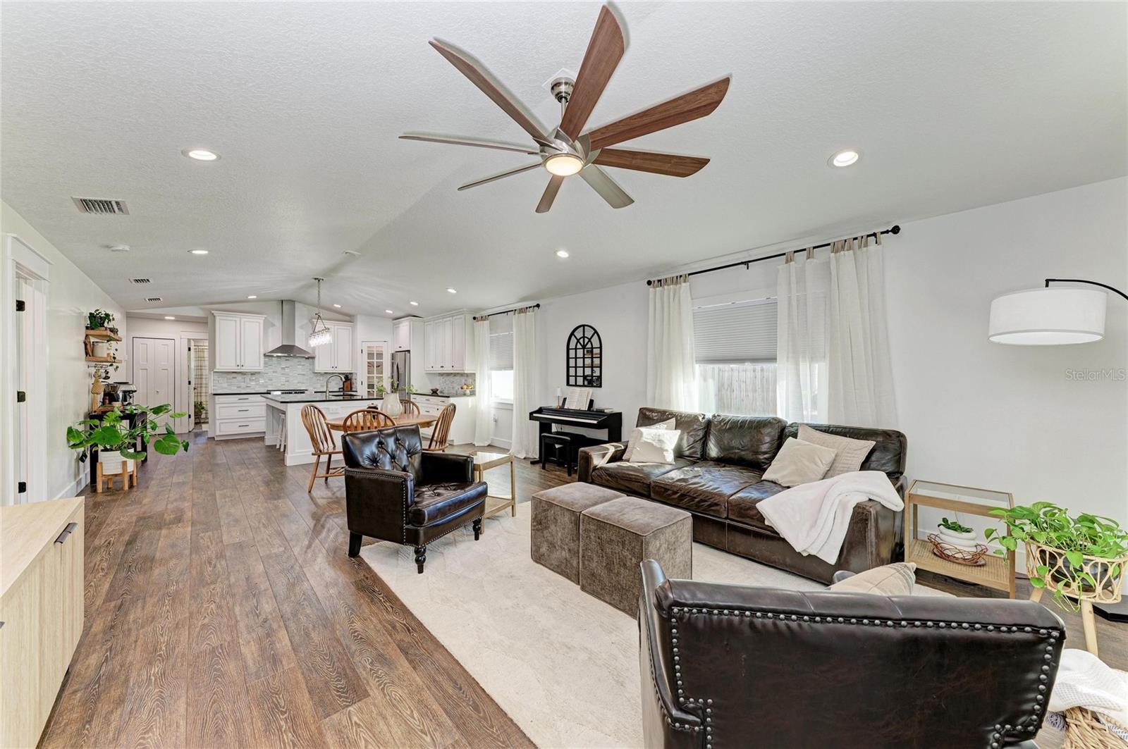 Image 7 of 54 For 606 19th Avenue W