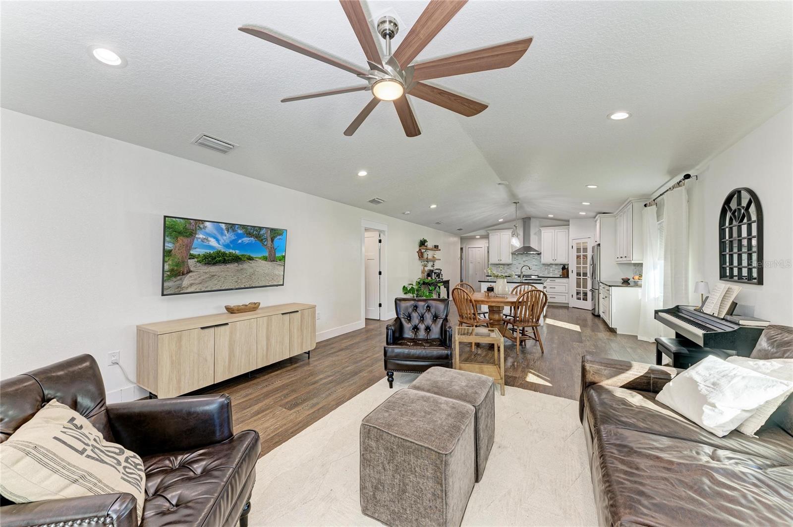 Image 8 of 54 For 606 19th Avenue W