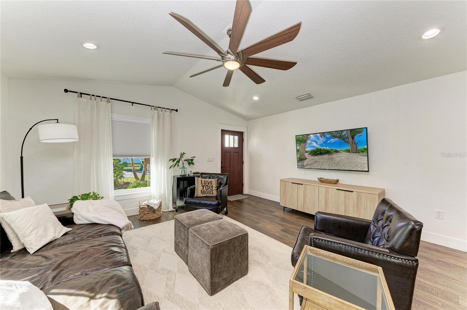 Image 9 of 54 For 606 19th Avenue W