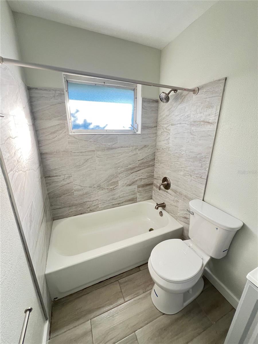 Image 5 of 7 For 6351 Gateway Avenue