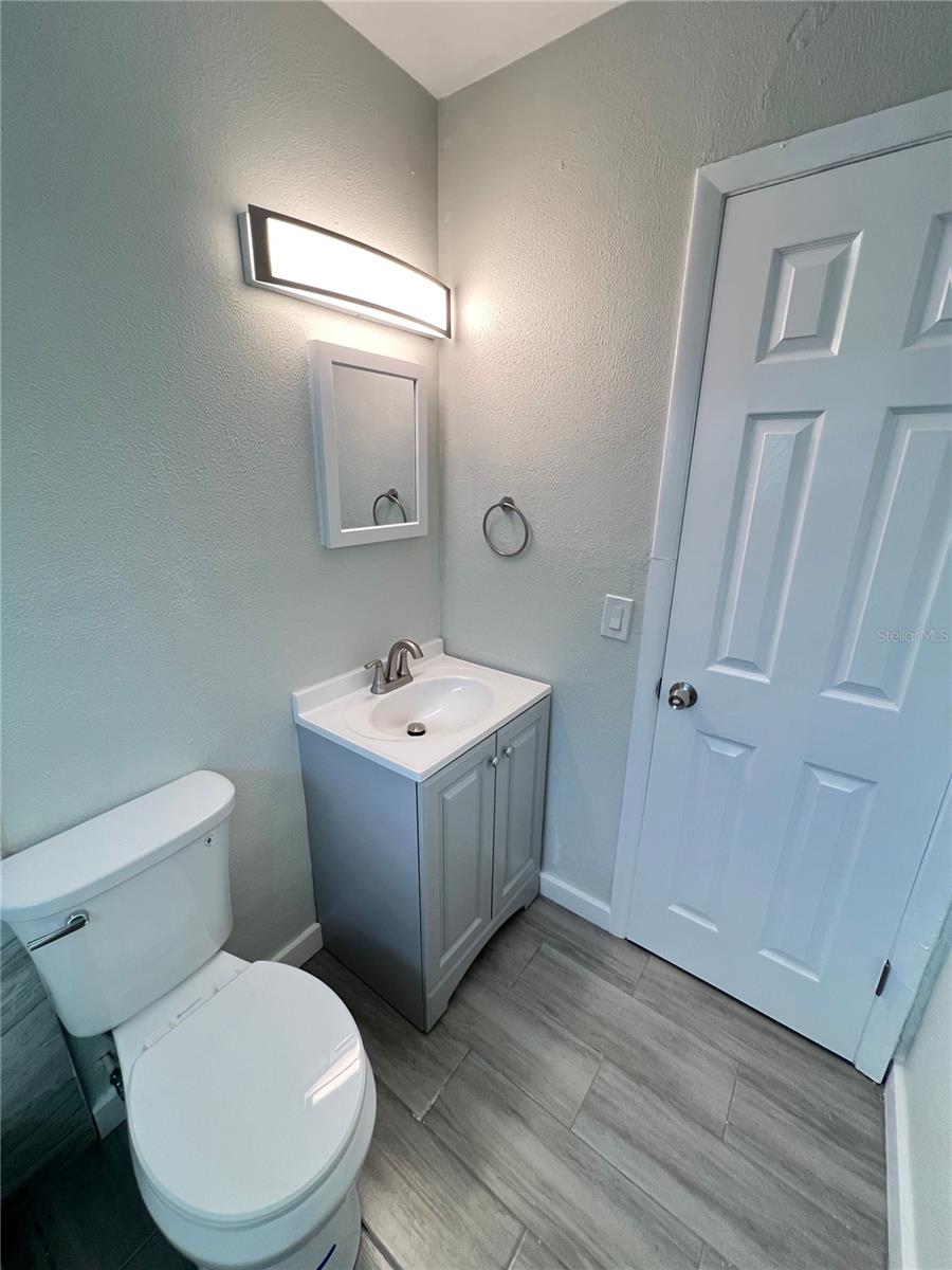 Image 6 of 7 For 6351 Gateway Avenue