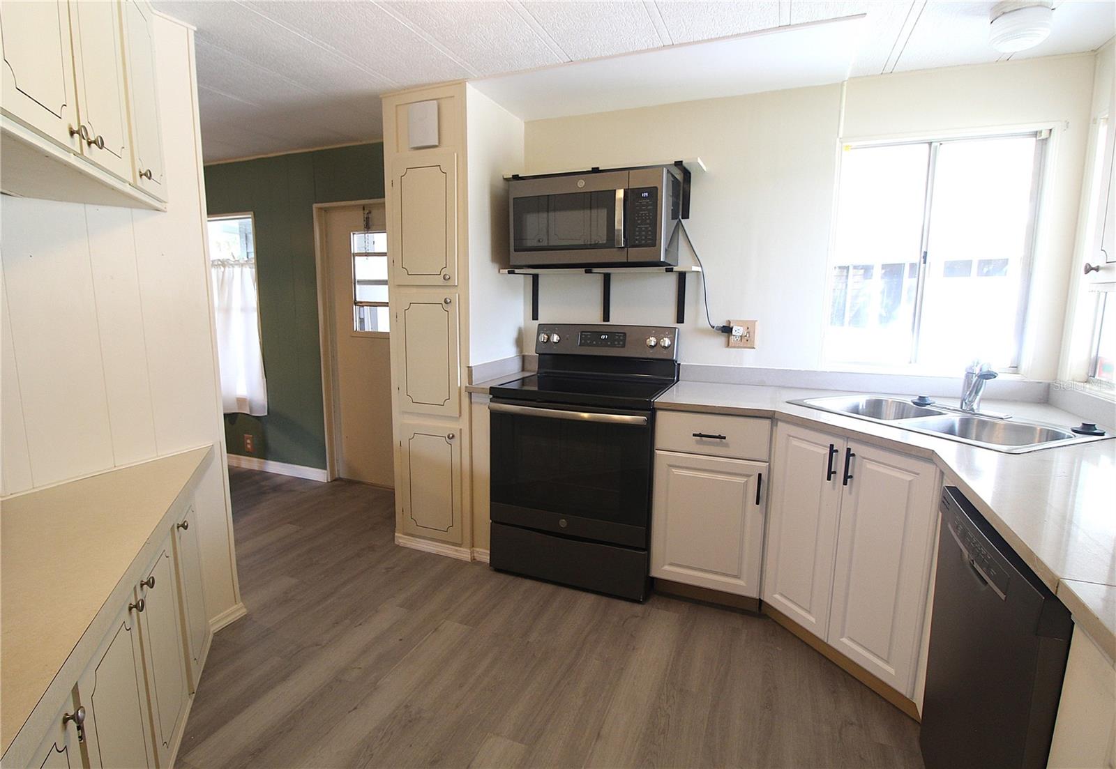 Image 3 of 25 For 5859 Brigadoon Ter