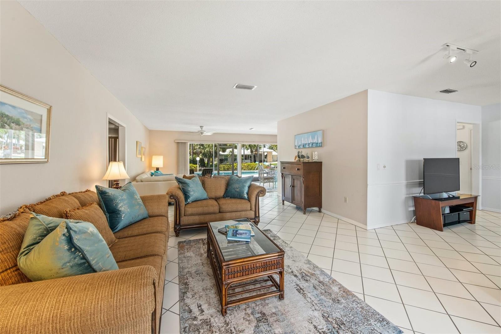 Image 19 of 63 For 614 Gladstone Lane