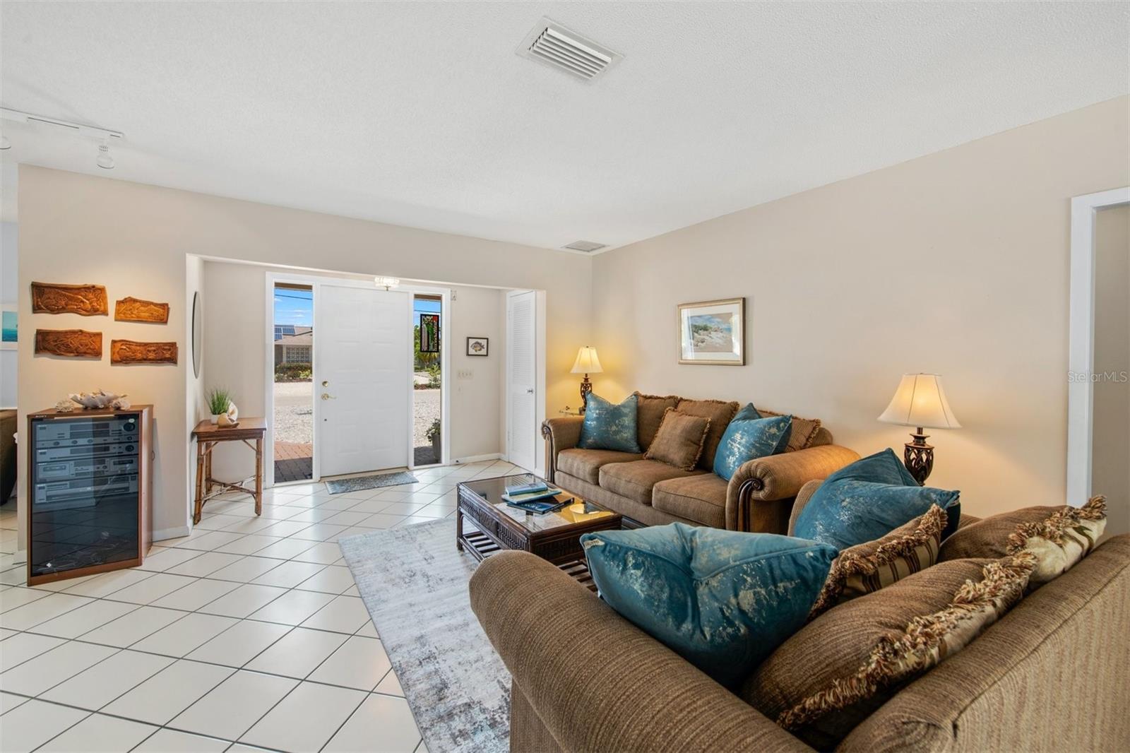 Image 20 of 63 For 614 Gladstone Lane