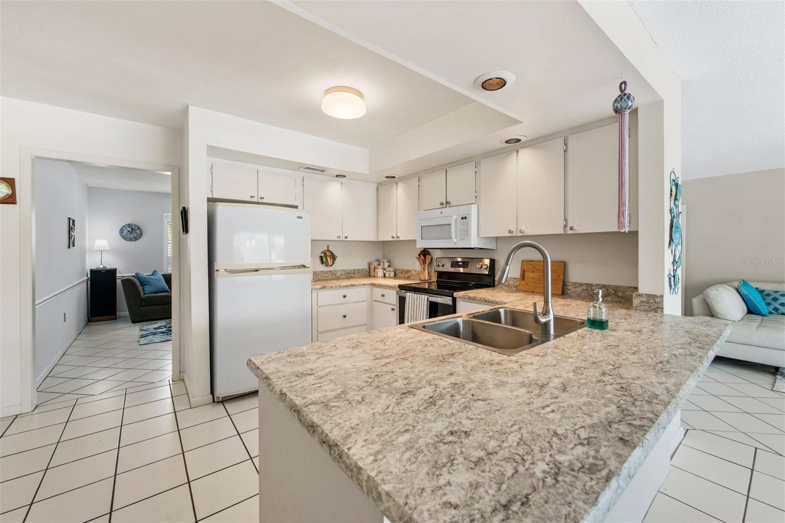 Image 21 of 63 For 614 Gladstone Lane