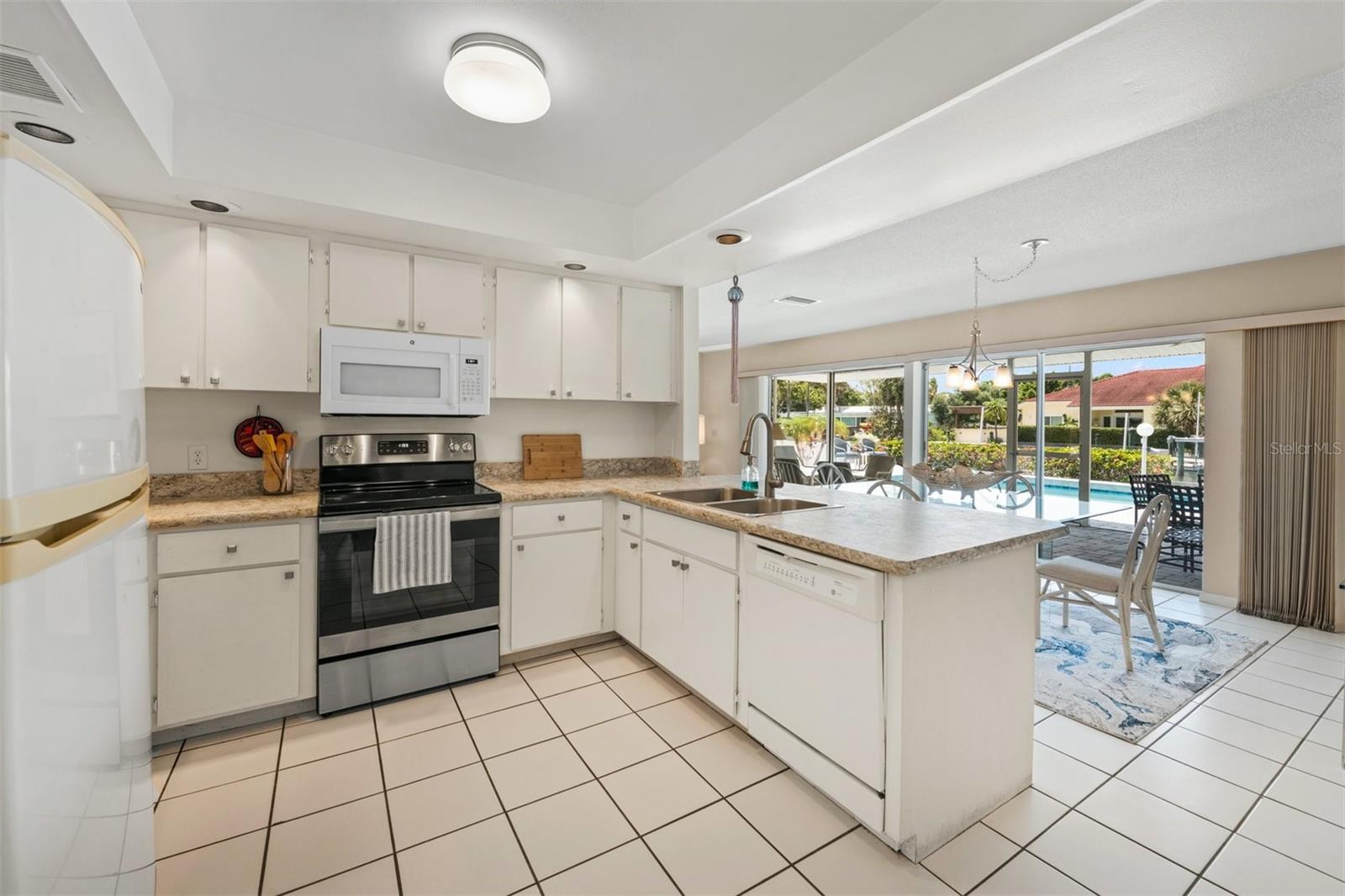 Image 22 of 63 For 614 Gladstone Lane