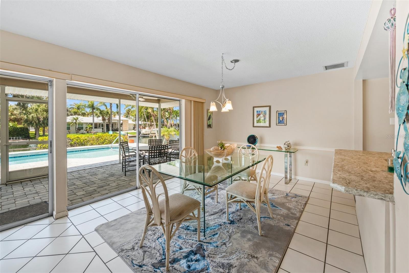 Image 24 of 63 For 614 Gladstone Lane