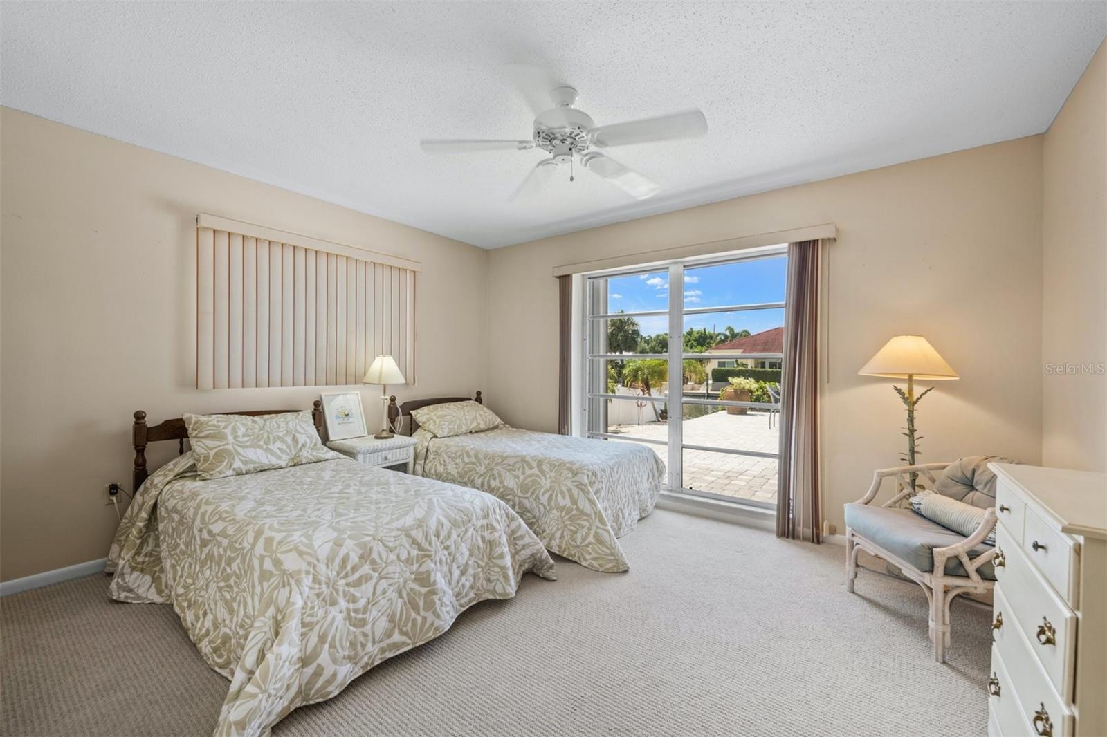 Image 28 of 63 For 614 Gladstone Lane