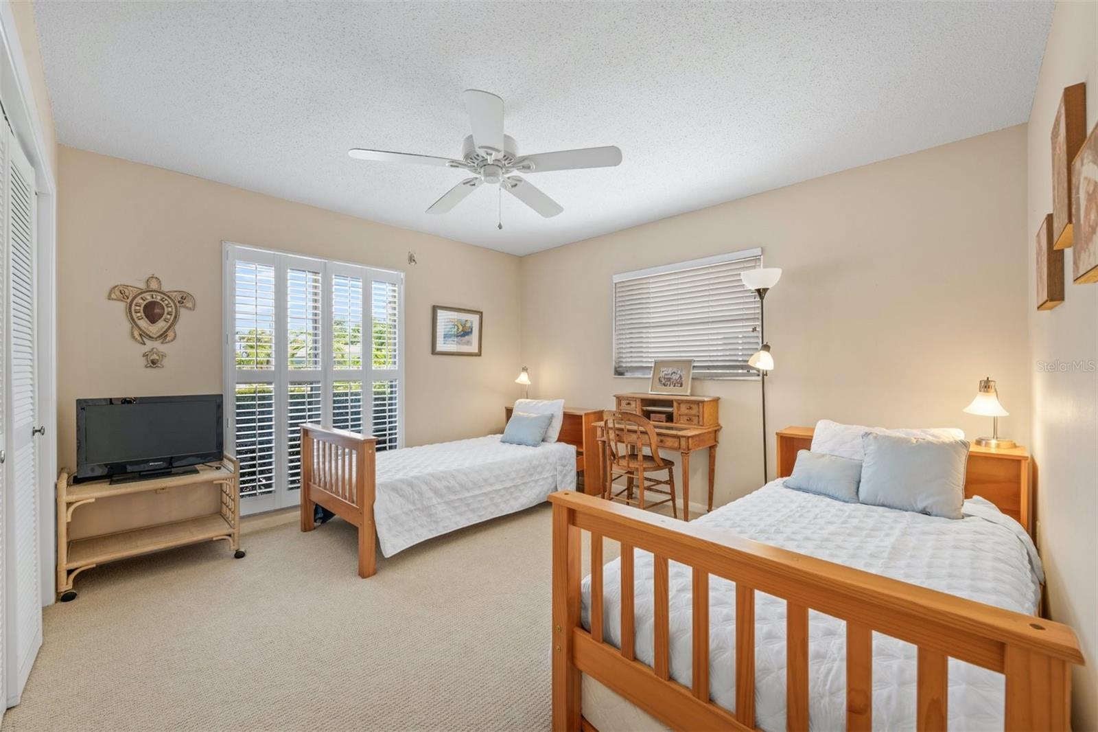 Image 31 of 63 For 614 Gladstone Lane