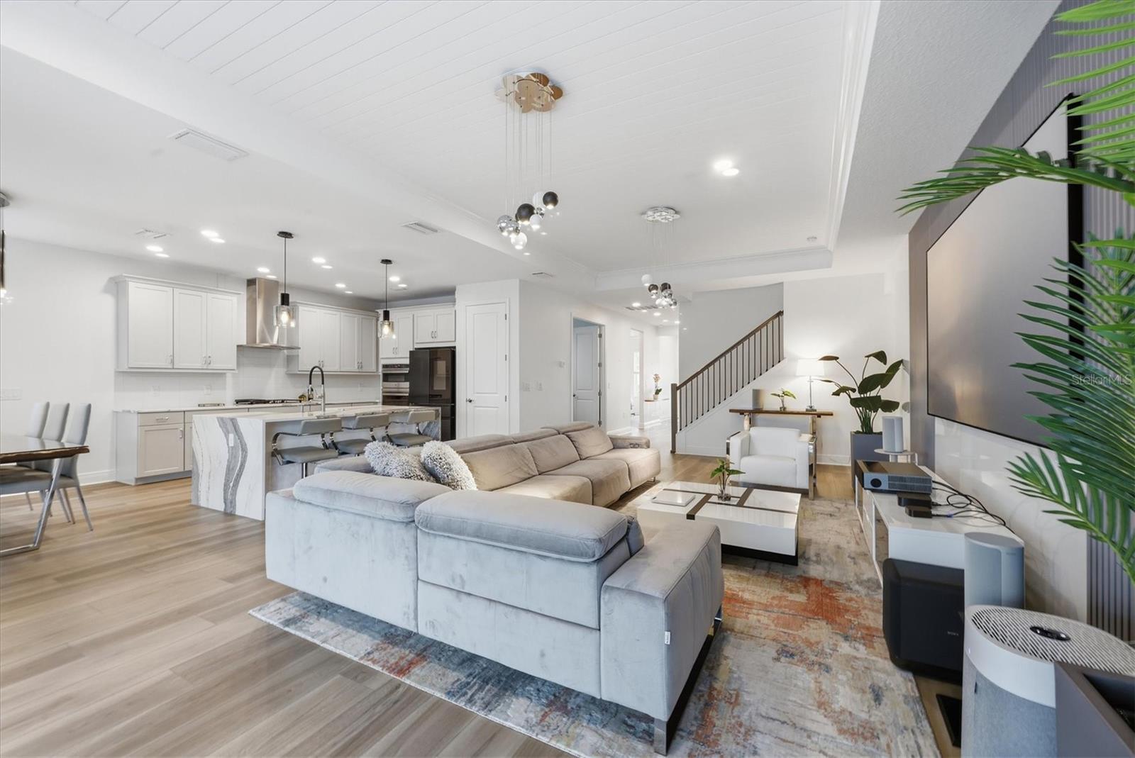 Image 10 of 66 For 17727 Savory Mist Circle